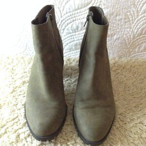 NWOT Kelly & Katie "9.5" Olive Green Chunky Faux Suede; 3" Heels, Rave, Indie